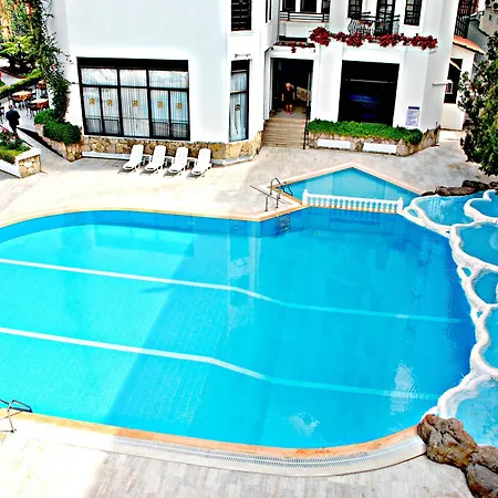 Boulevard Hotel